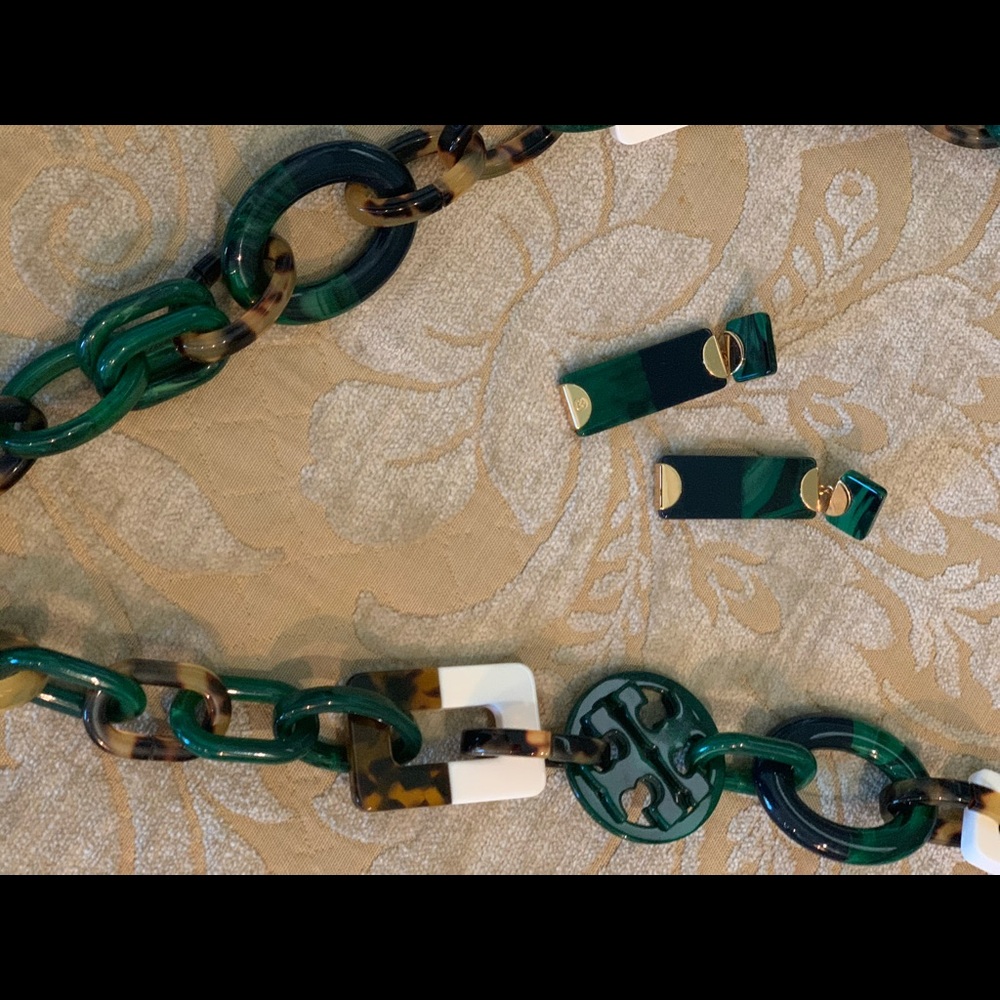 TORY BURCH resin necklace